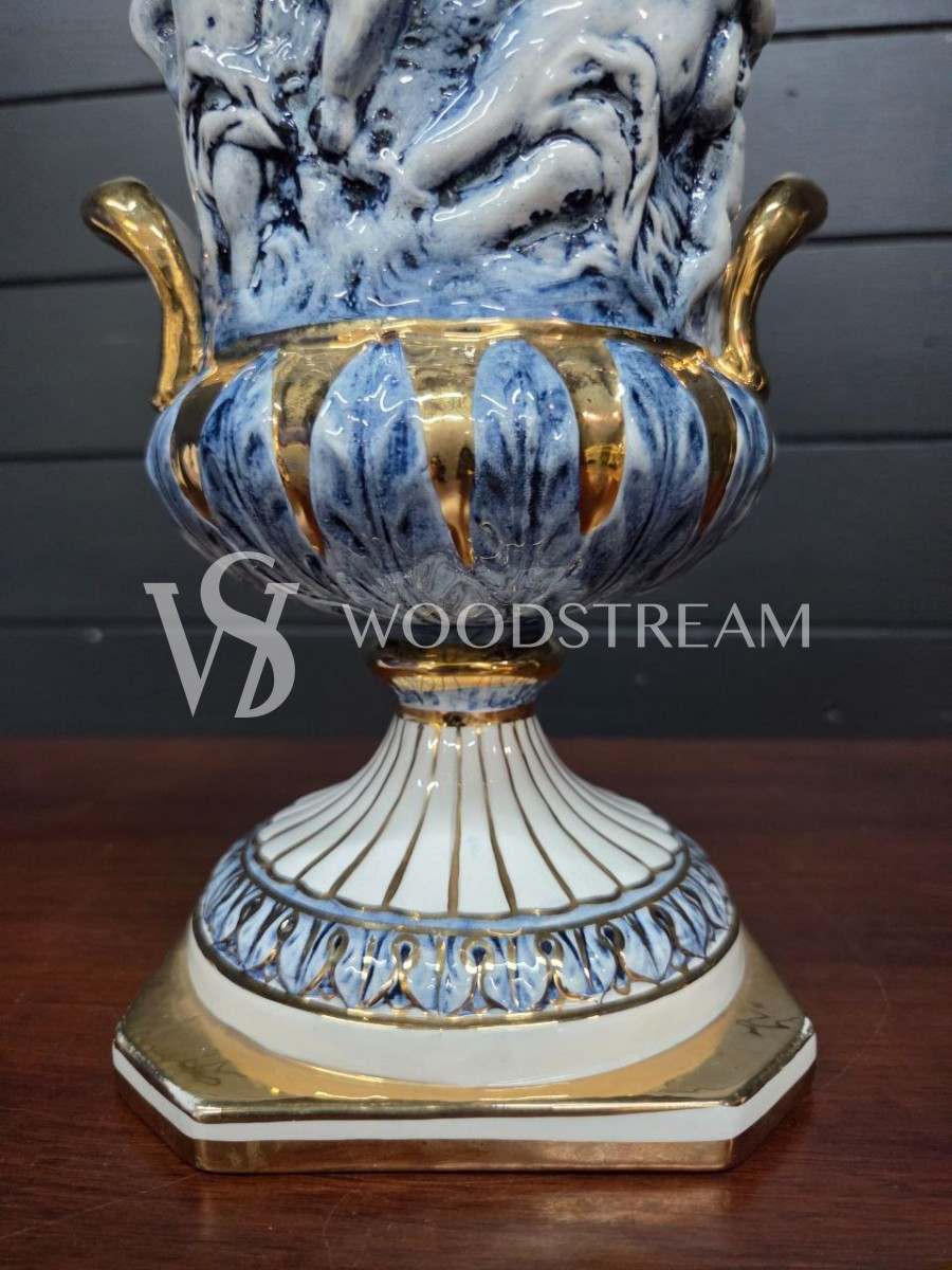 Ваза с крышкой с путти Каподимонте