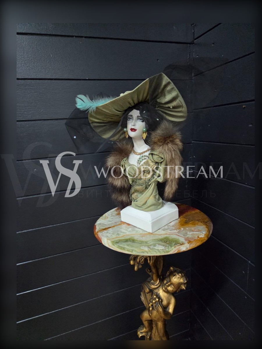 Скульптура/Бюст Дама в шляпе и манто