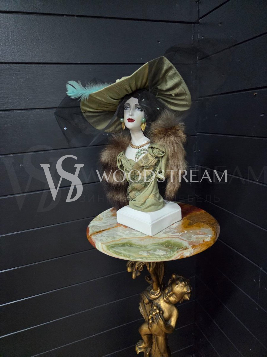 Скульптура/Бюст Дама в шляпе и манто