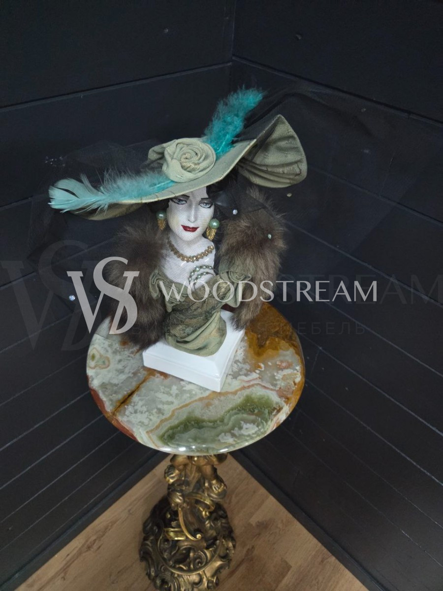 Скульптура/Бюст Дама в шляпе и манто