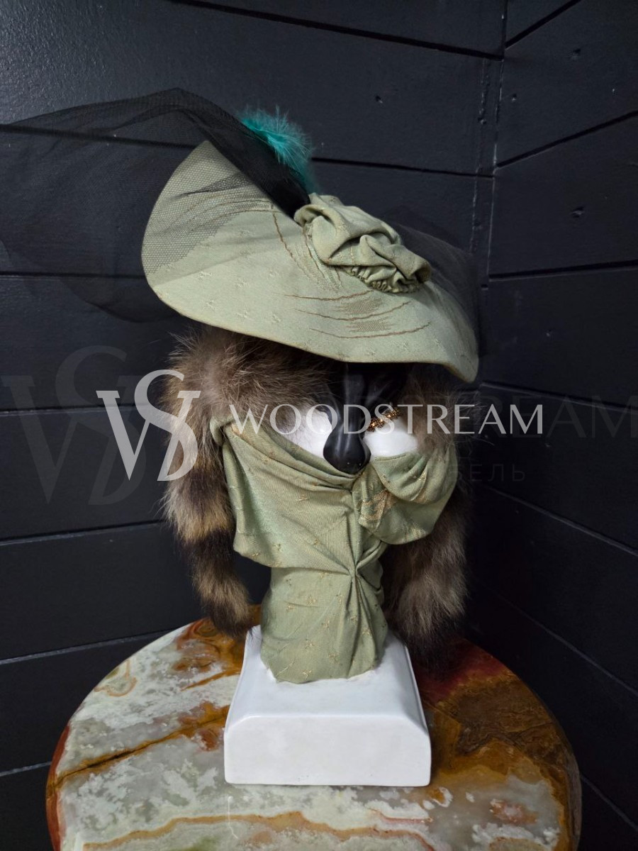 Скульптура/Бюст Дама в шляпе и манто