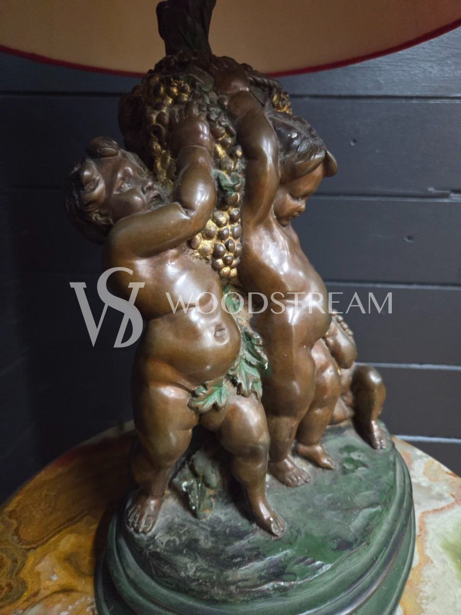 Лампа настольная с путти