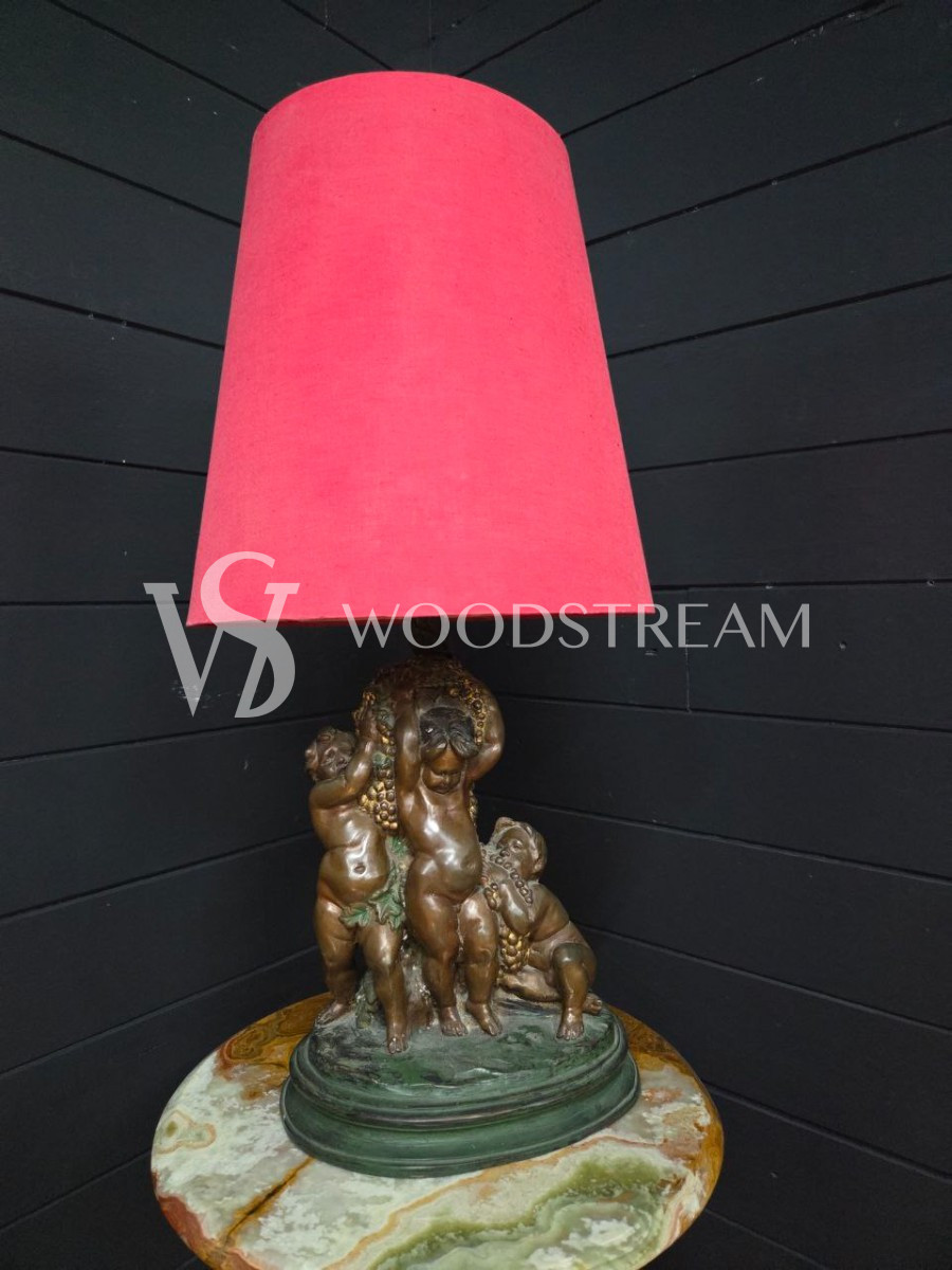 Лампа настольная с путти