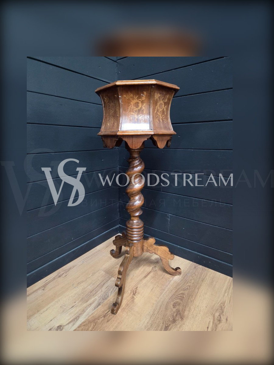 Вазон/Кашпо на подставке