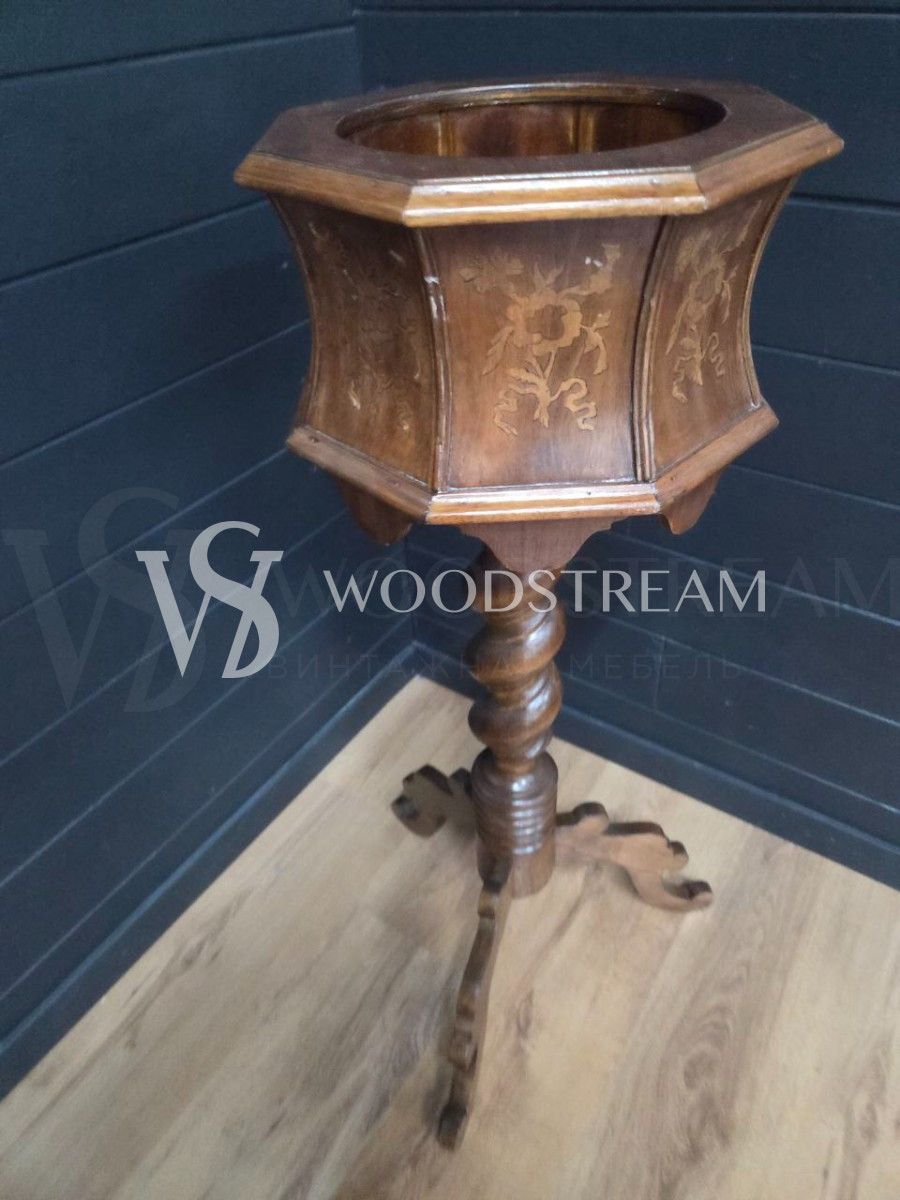 Вазон/Кашпо на подставке