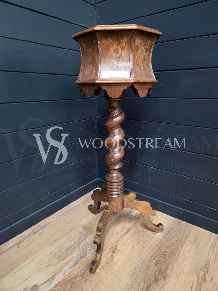 Вазон/Кашпо на подставке