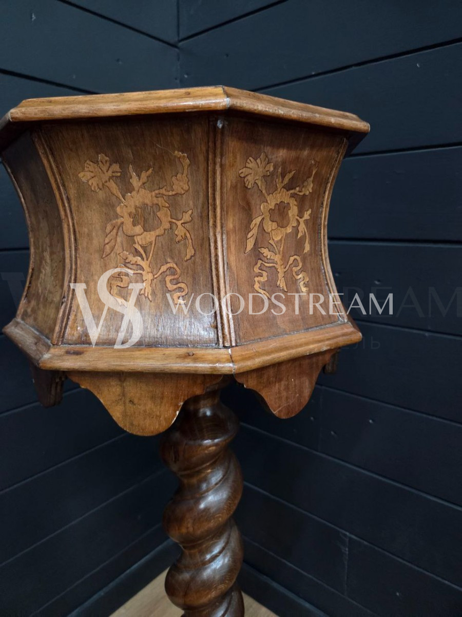 Вазон/Кашпо на подставке