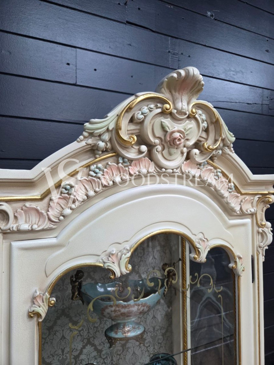 Витрина в стиле венецианского барокко от фабрики Silik