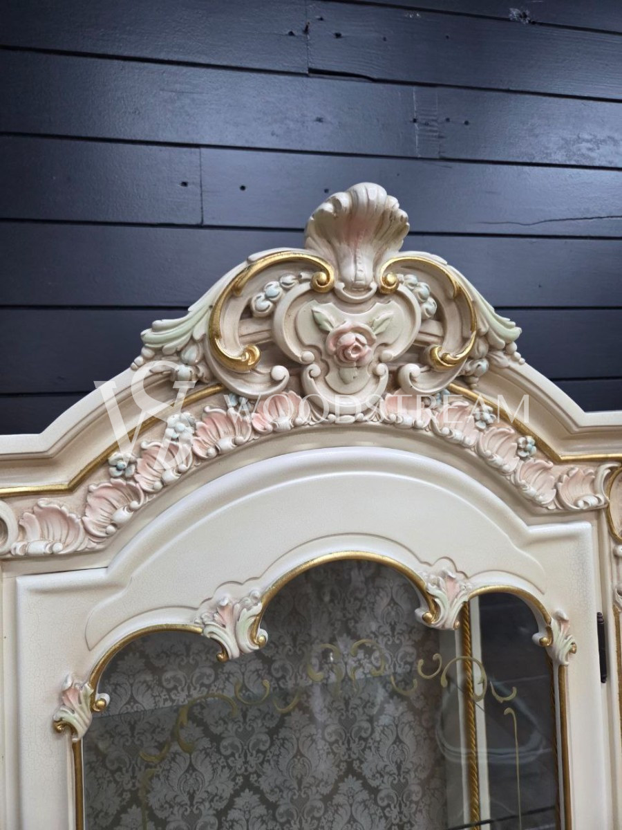 Витрина в стиле венецианского барокко от фабрики Silik