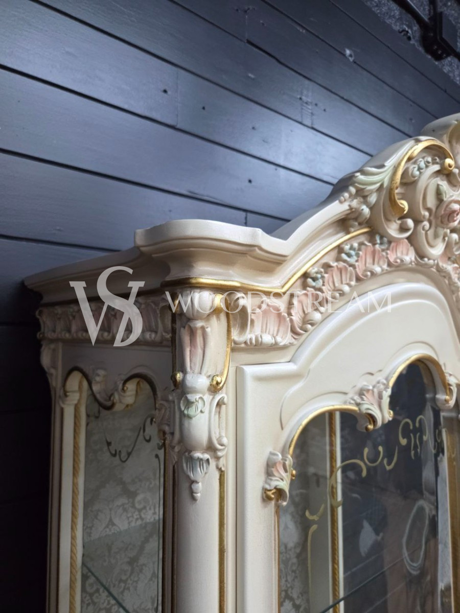 Витрина в стиле венецианского барокко от фабрики Silik