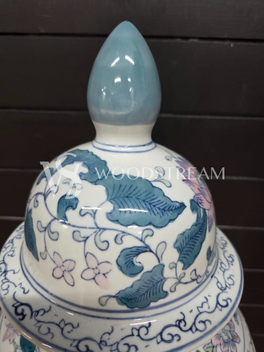 Ваза с крышкой в стиле шинуазри