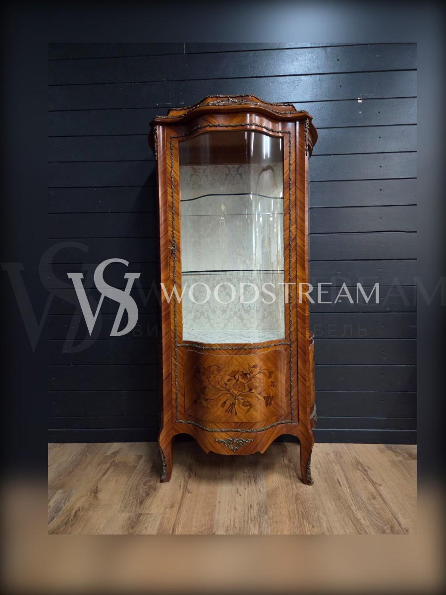 Витрина в стиле Людовика XIV