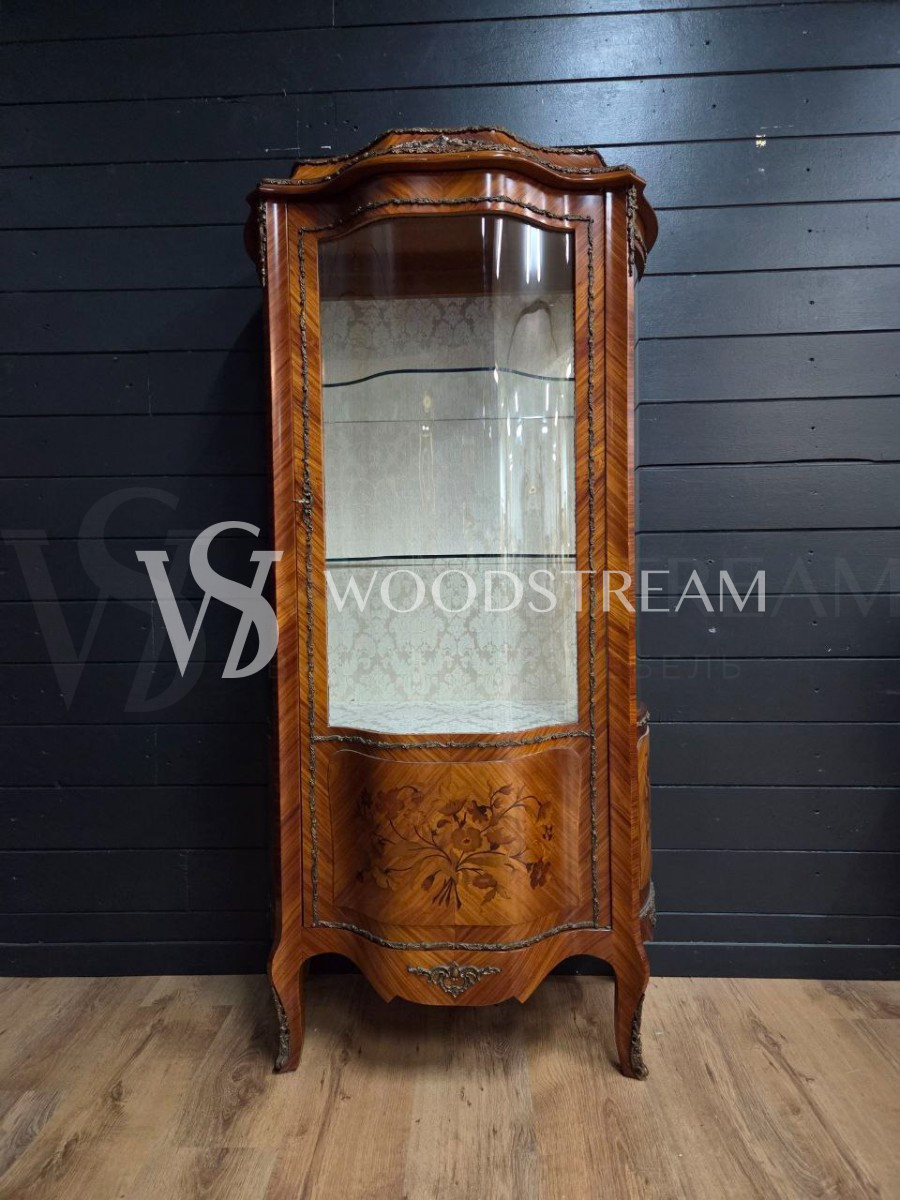 Витрина в стиле Людовика XIV