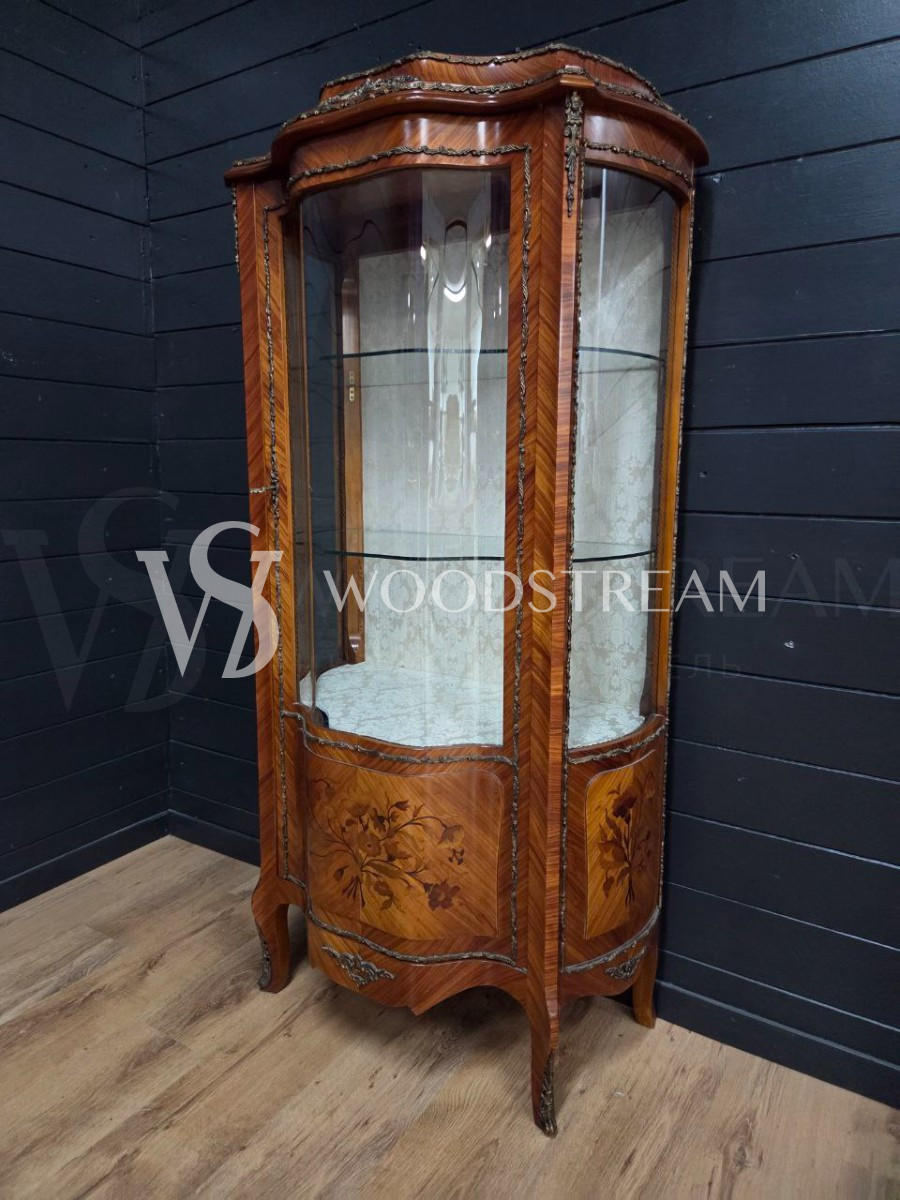 Витрина в стиле Людовика XIV