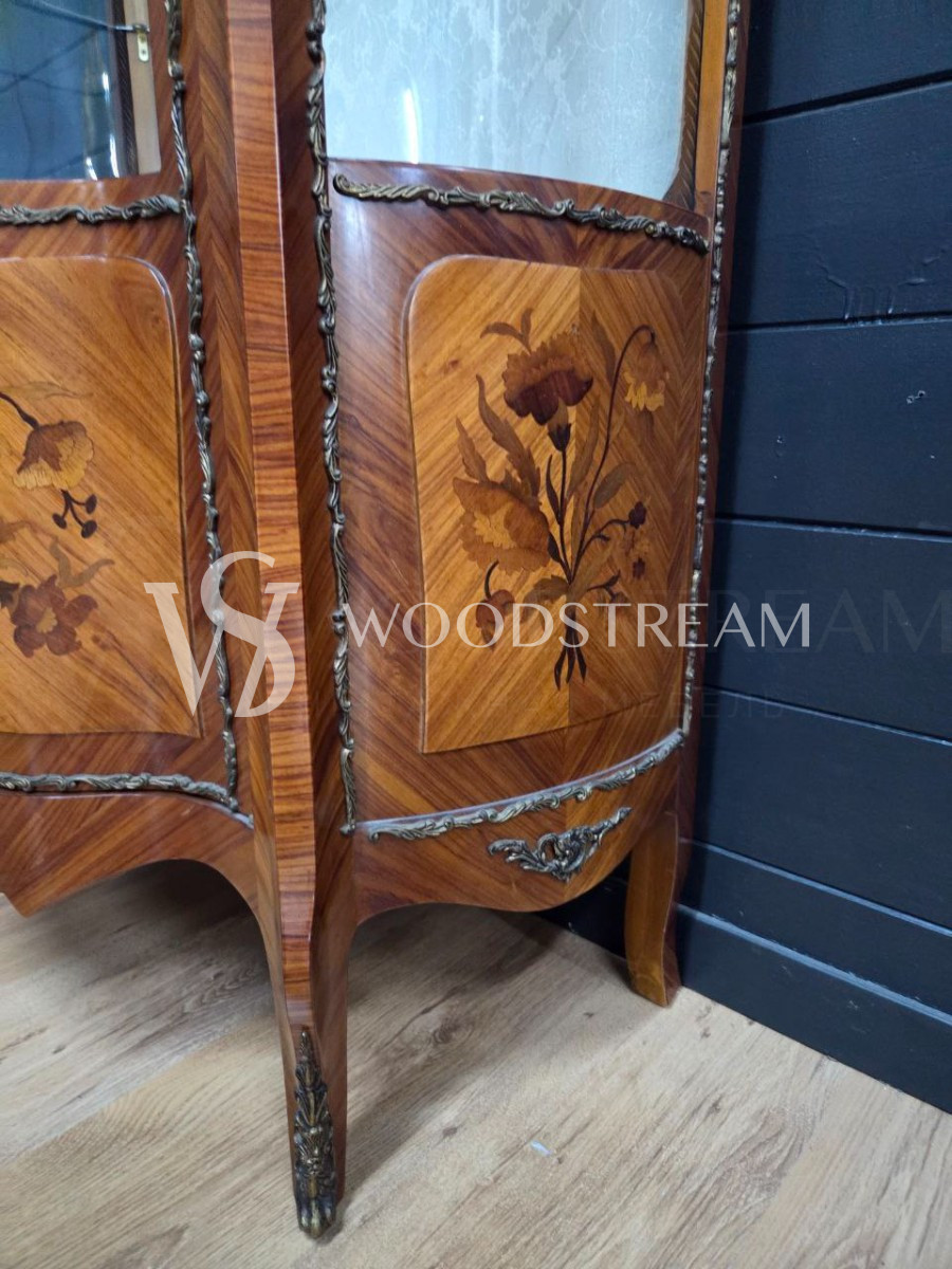 Витрина в стиле Людовика XIV