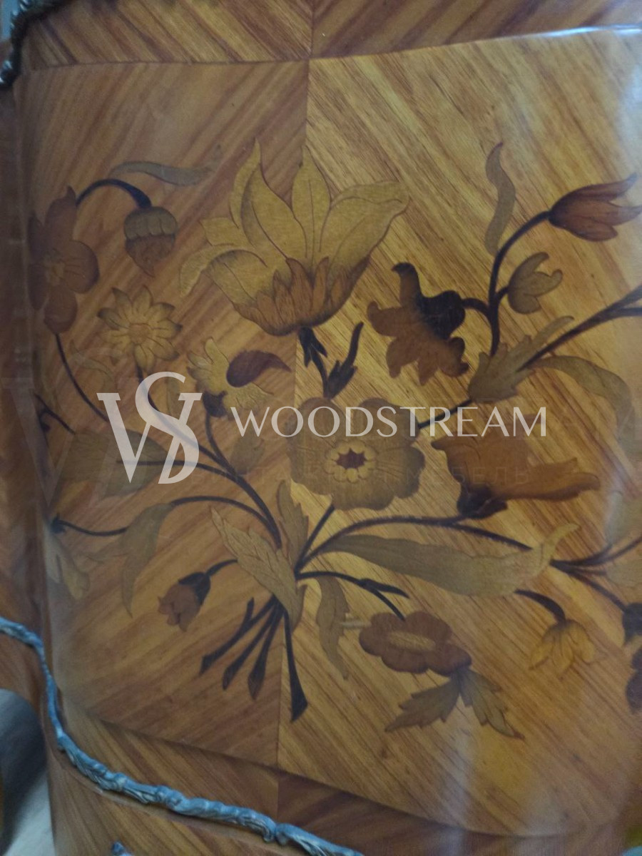 Витрина в стиле Людовика XIV