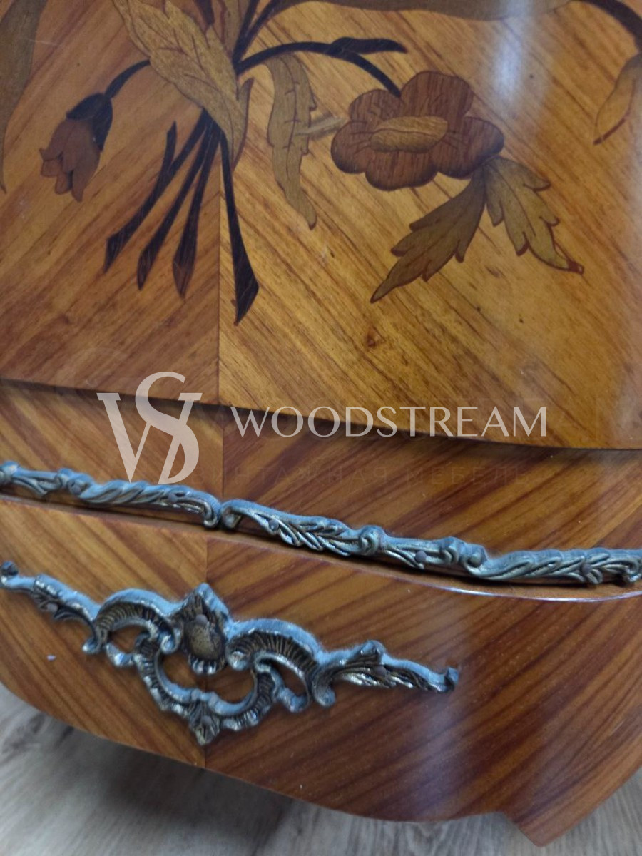 Витрина в стиле Людовика XIV