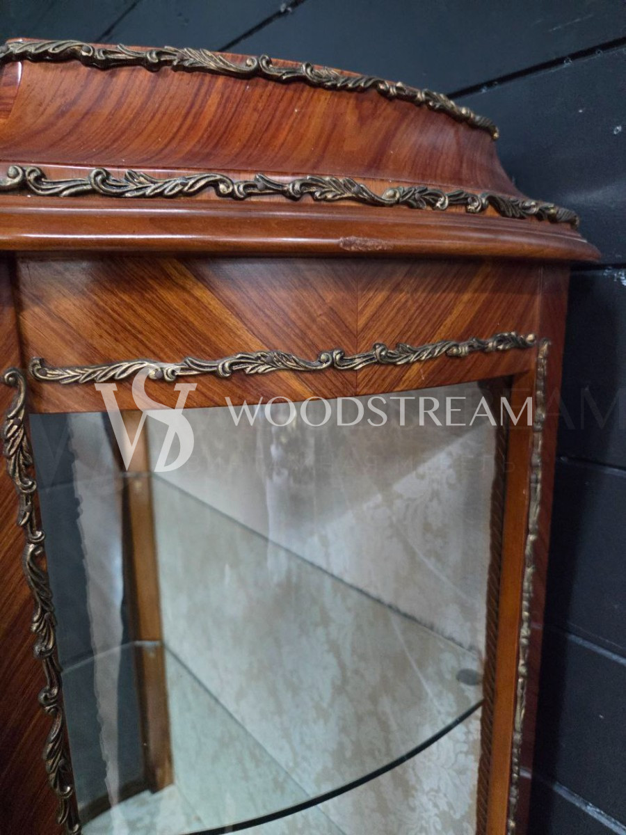 Витрина в стиле Людовика XIV