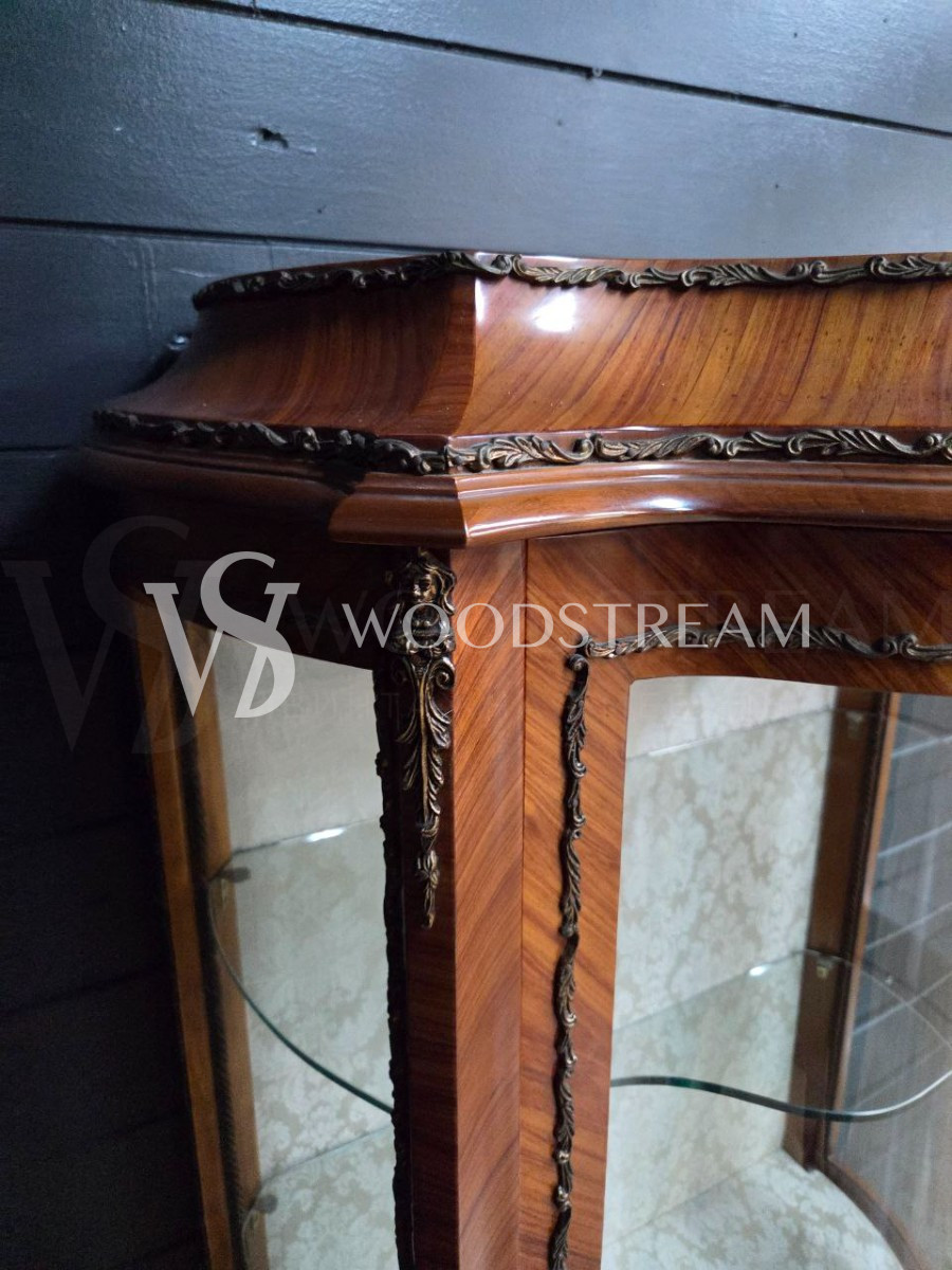 Витрина в стиле Людовика XIV