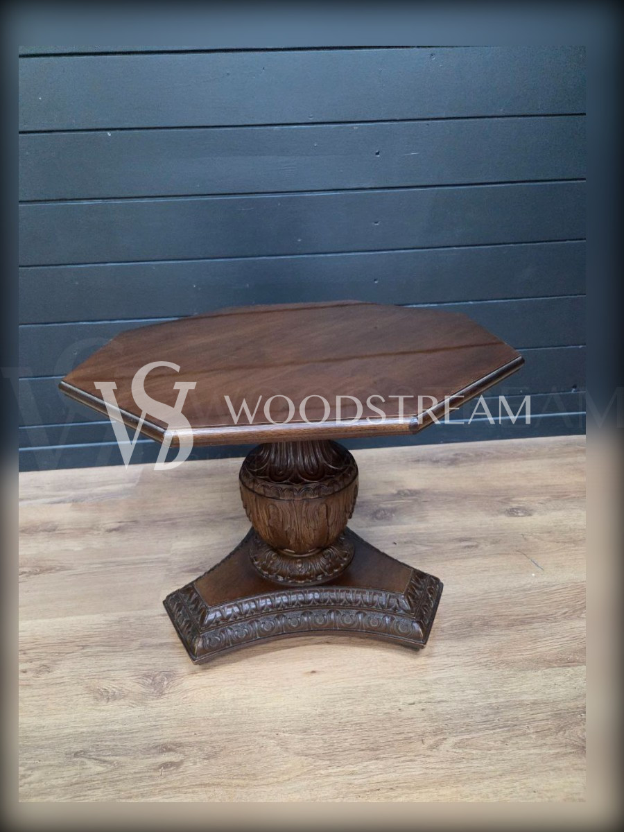 Стол в стиле ренессанс