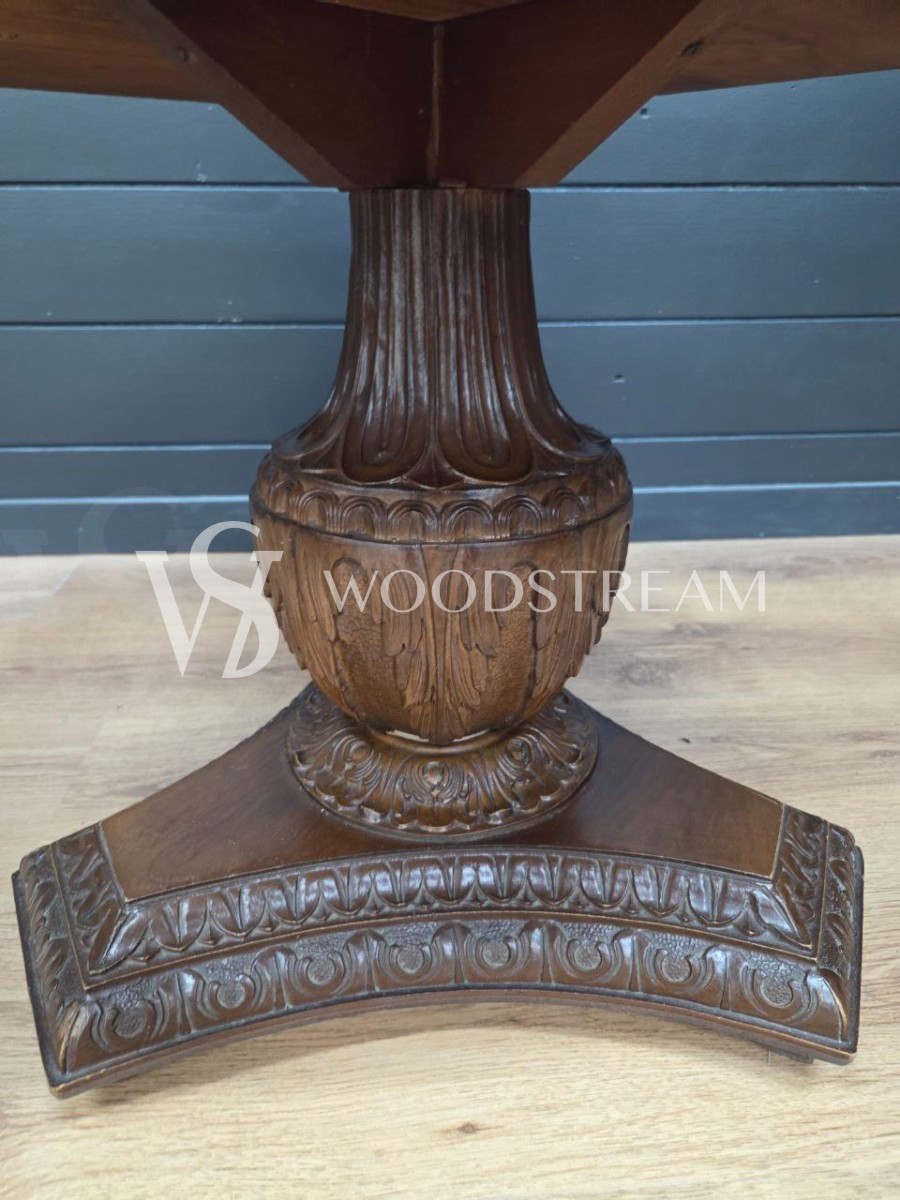 Стол в стиле ренессанс