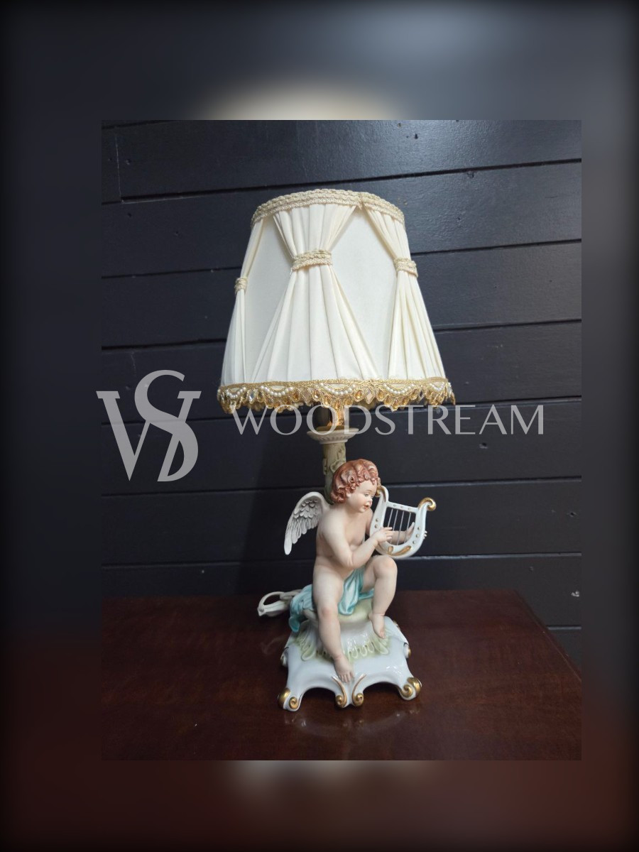 Лампа настольная со скульптурой ангела