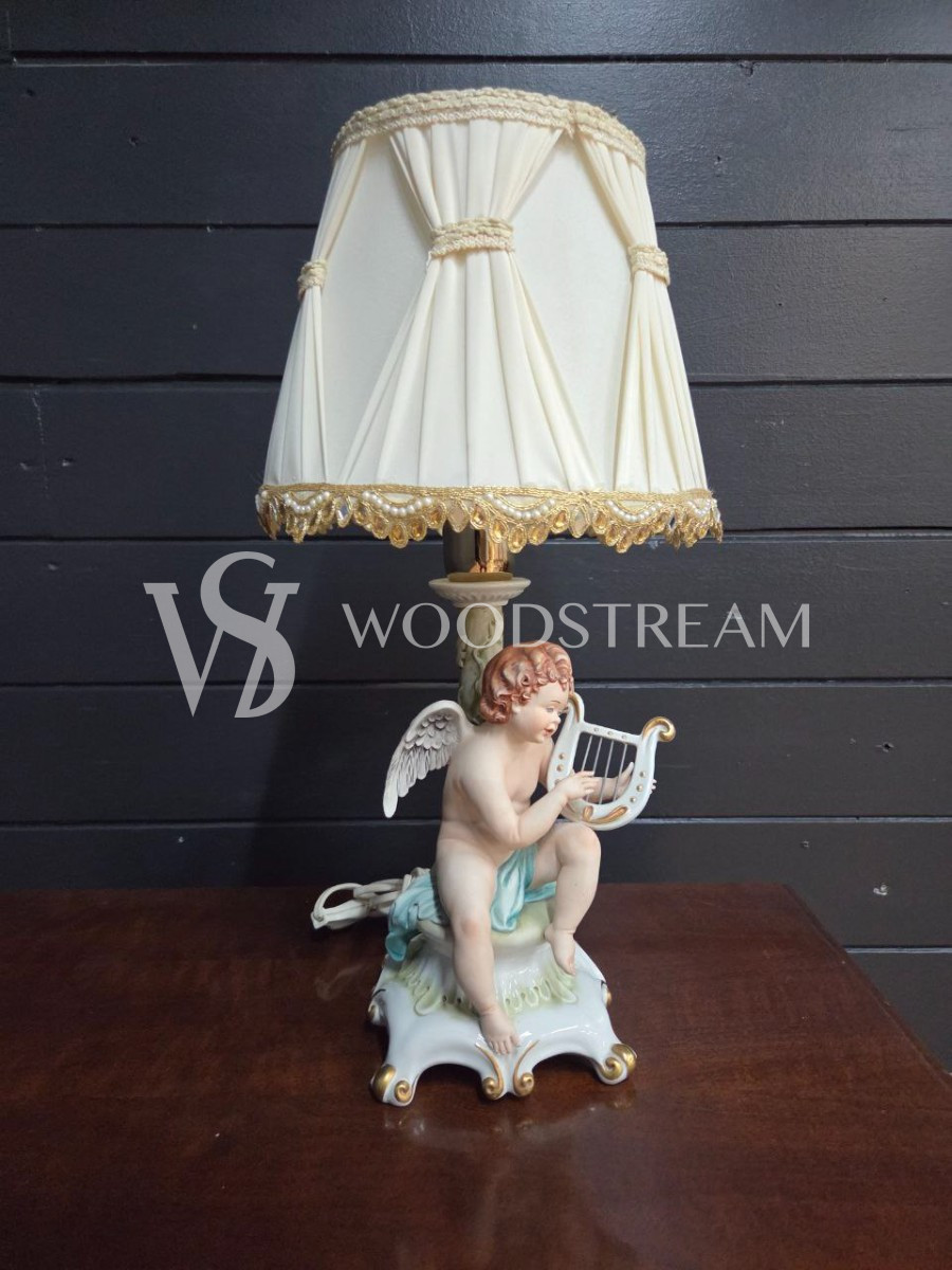 Лампа настольная со скульптурой ангела