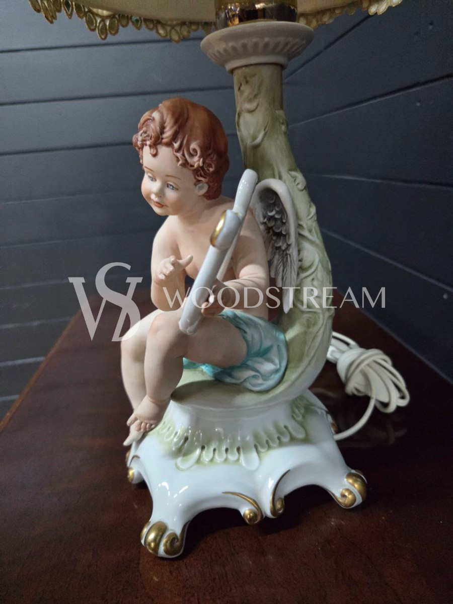 Лампа настольная со скульптурой ангела