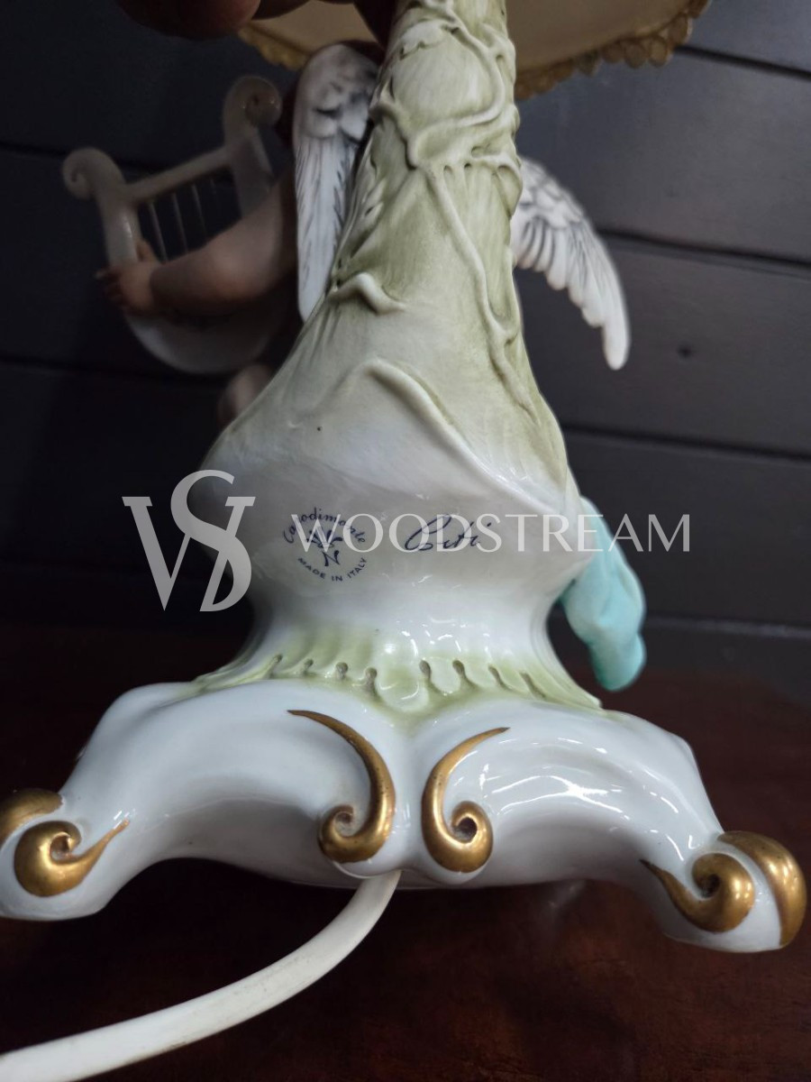 Лампа настольная со скульптурой ангела