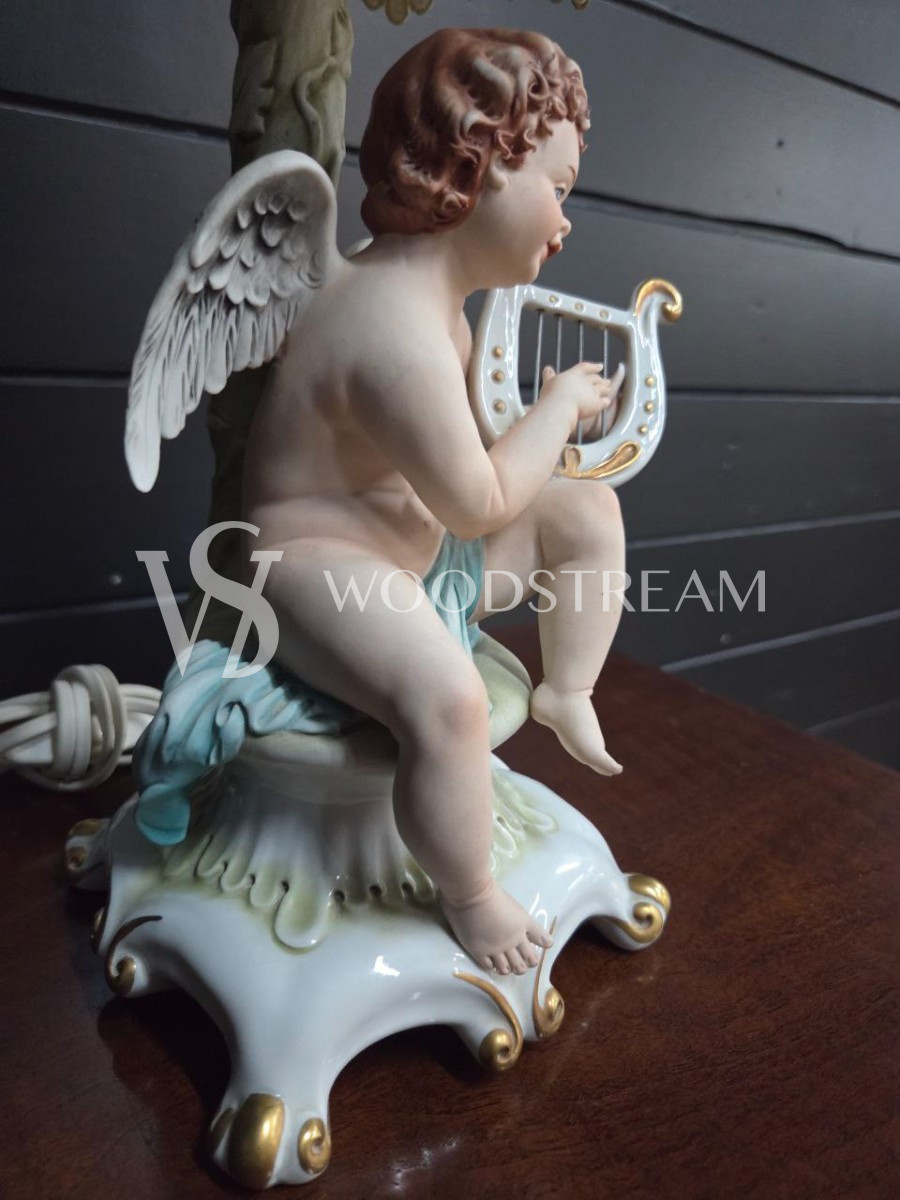 Лампа настольная со скульптурой ангела