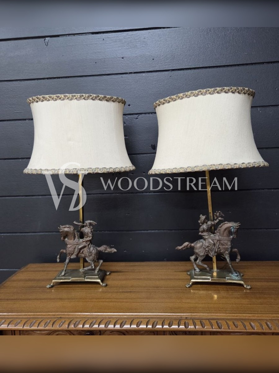 Лампа настольная со скульптурой всадника на коне 2 штуки