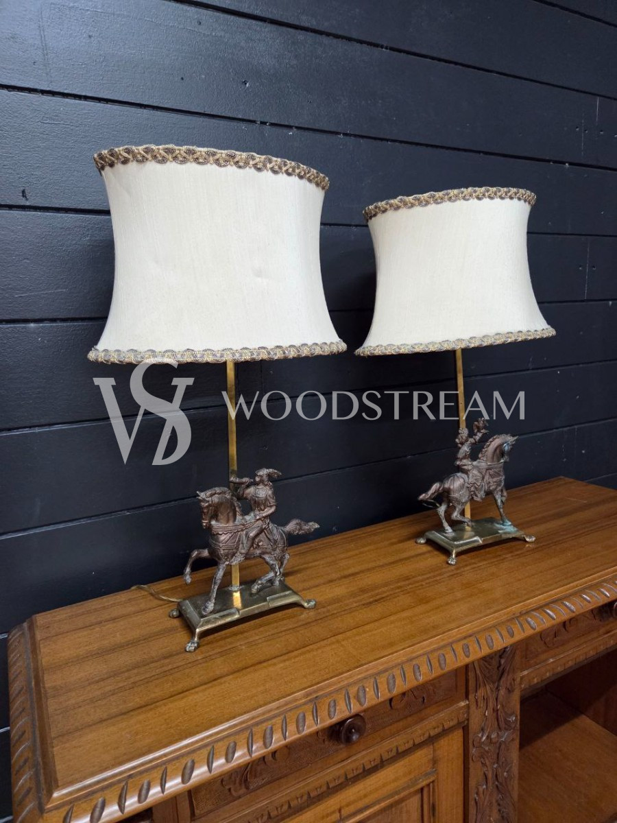 Лампа настольная со скульптурой всадника на коне 2 штуки