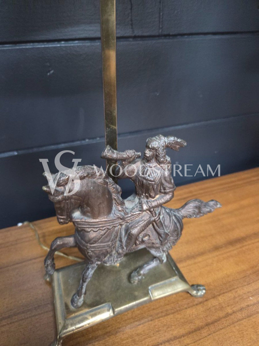 Лампа настольная со скульптурой всадника на коне 2 штуки