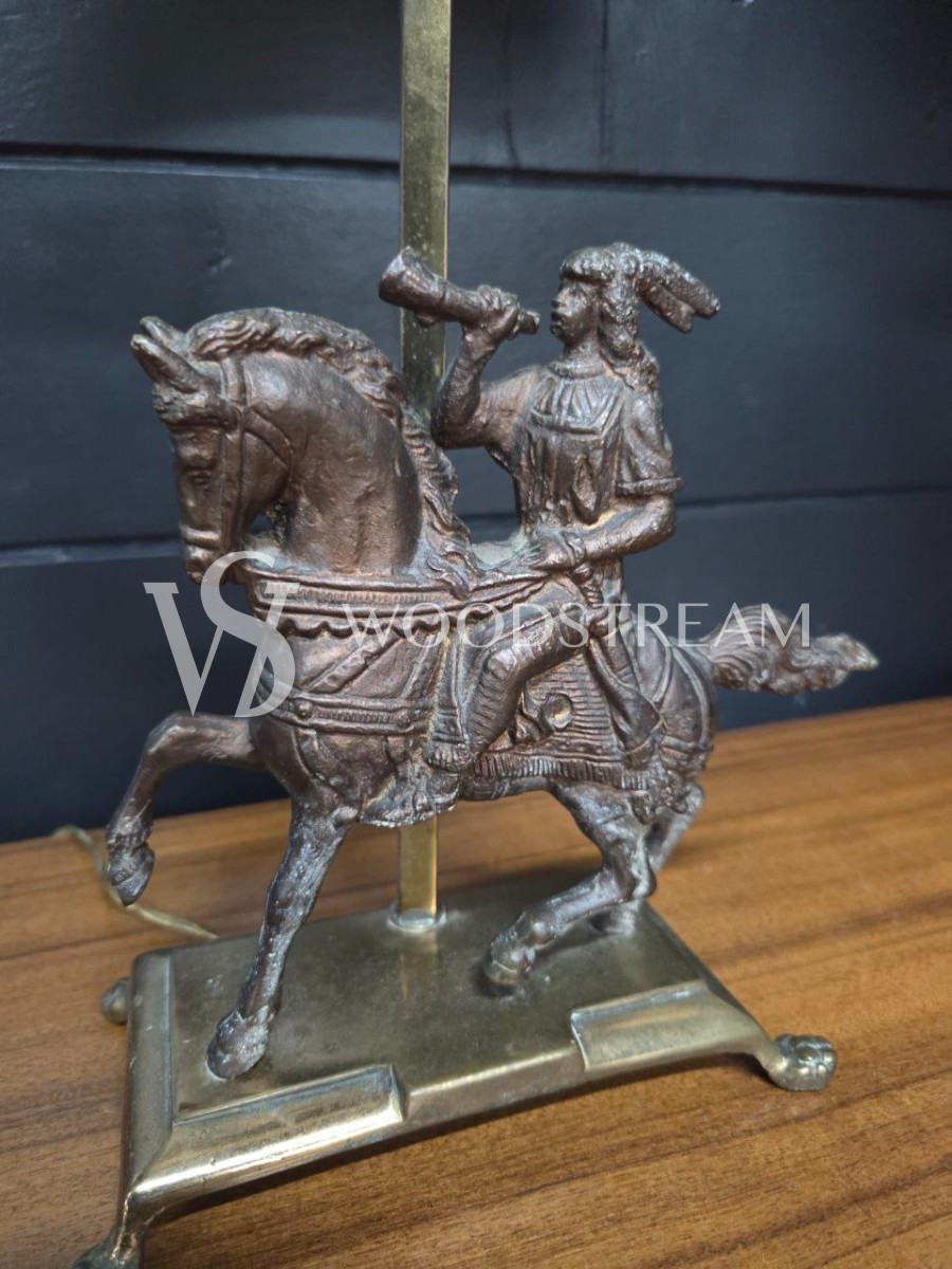 Лампа настольная со скульптурой всадника на коне 2 штуки