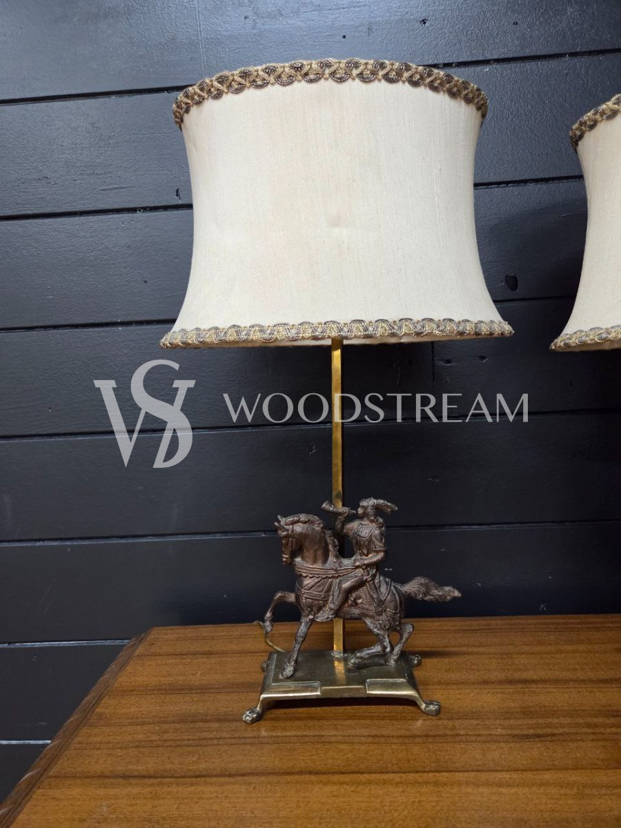 Лампа настольная со скульптурой всадника на коне 2 штуки
