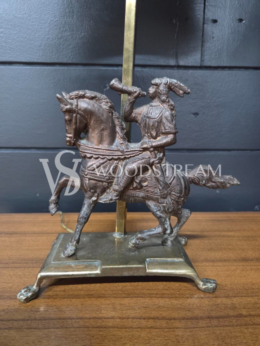 Лампа настольная со скульптурой всадника на коне 2 штуки