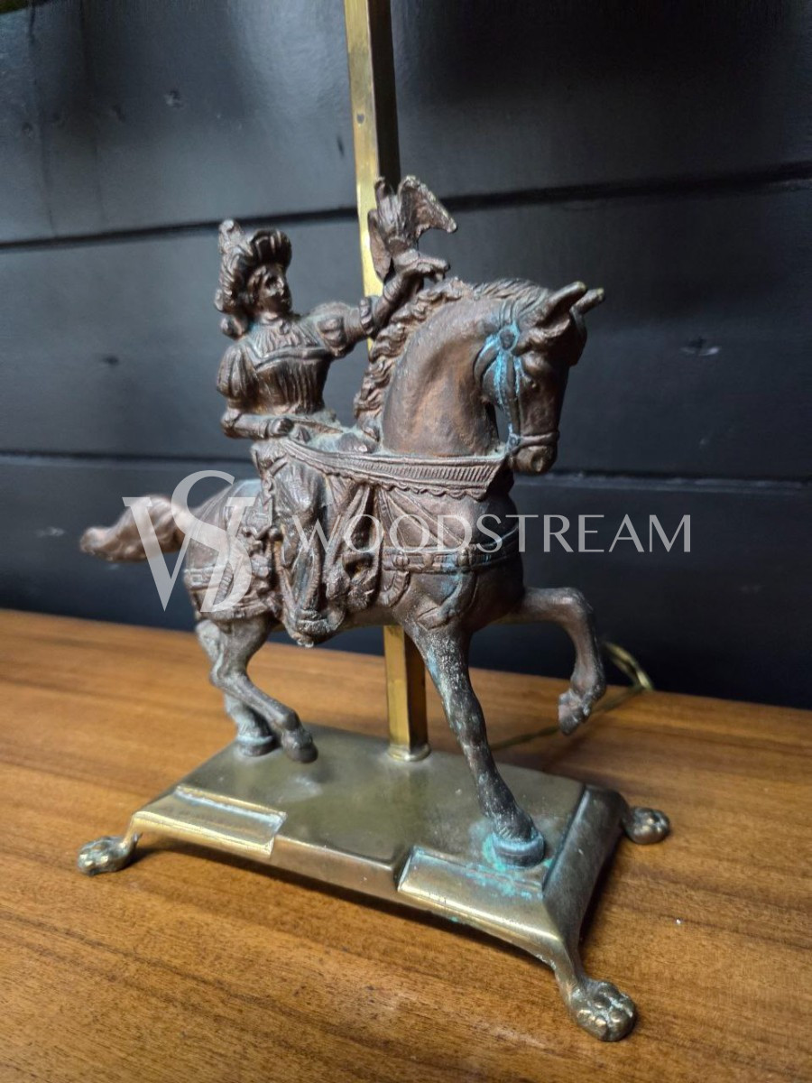 Лампа настольная со скульптурой всадника на коне 2 штуки