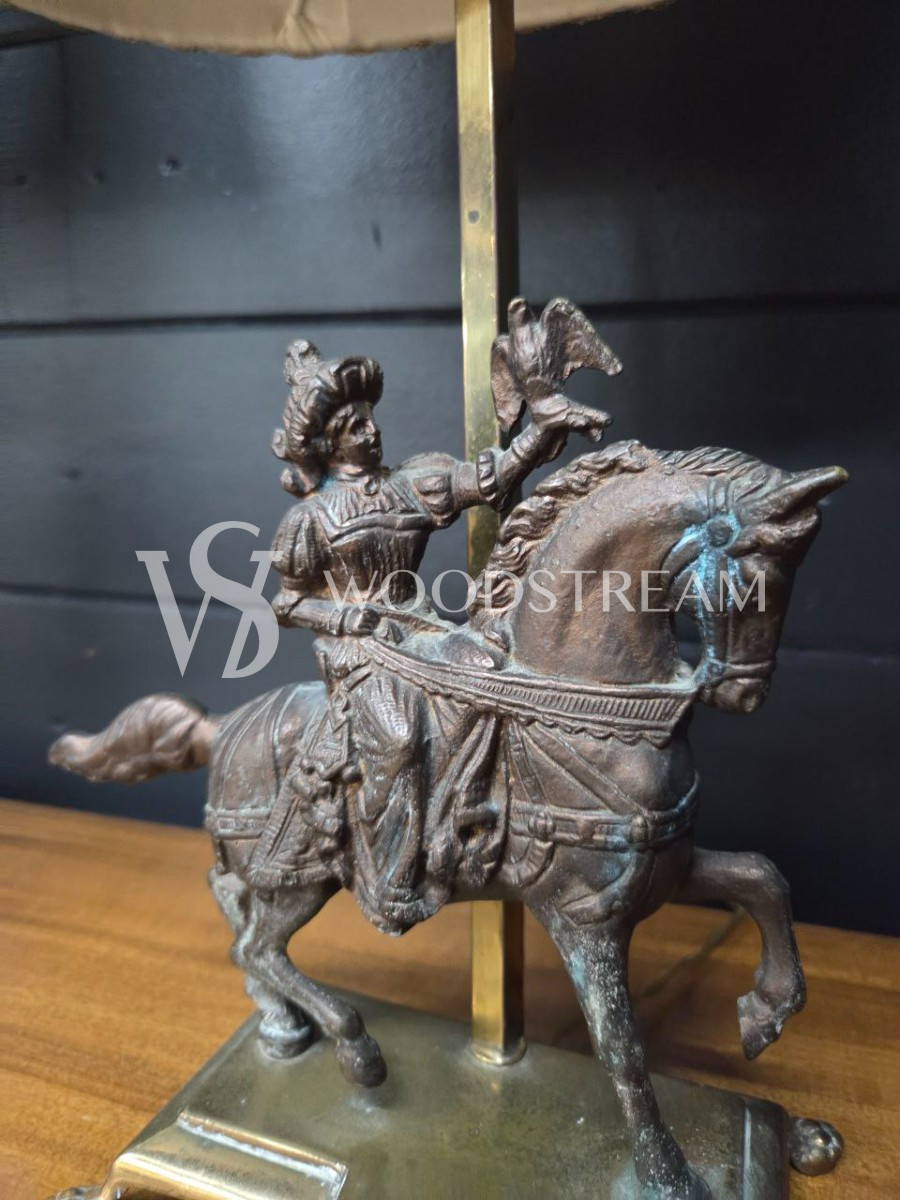 Лампа настольная со скульптурой всадника на коне 2 штуки