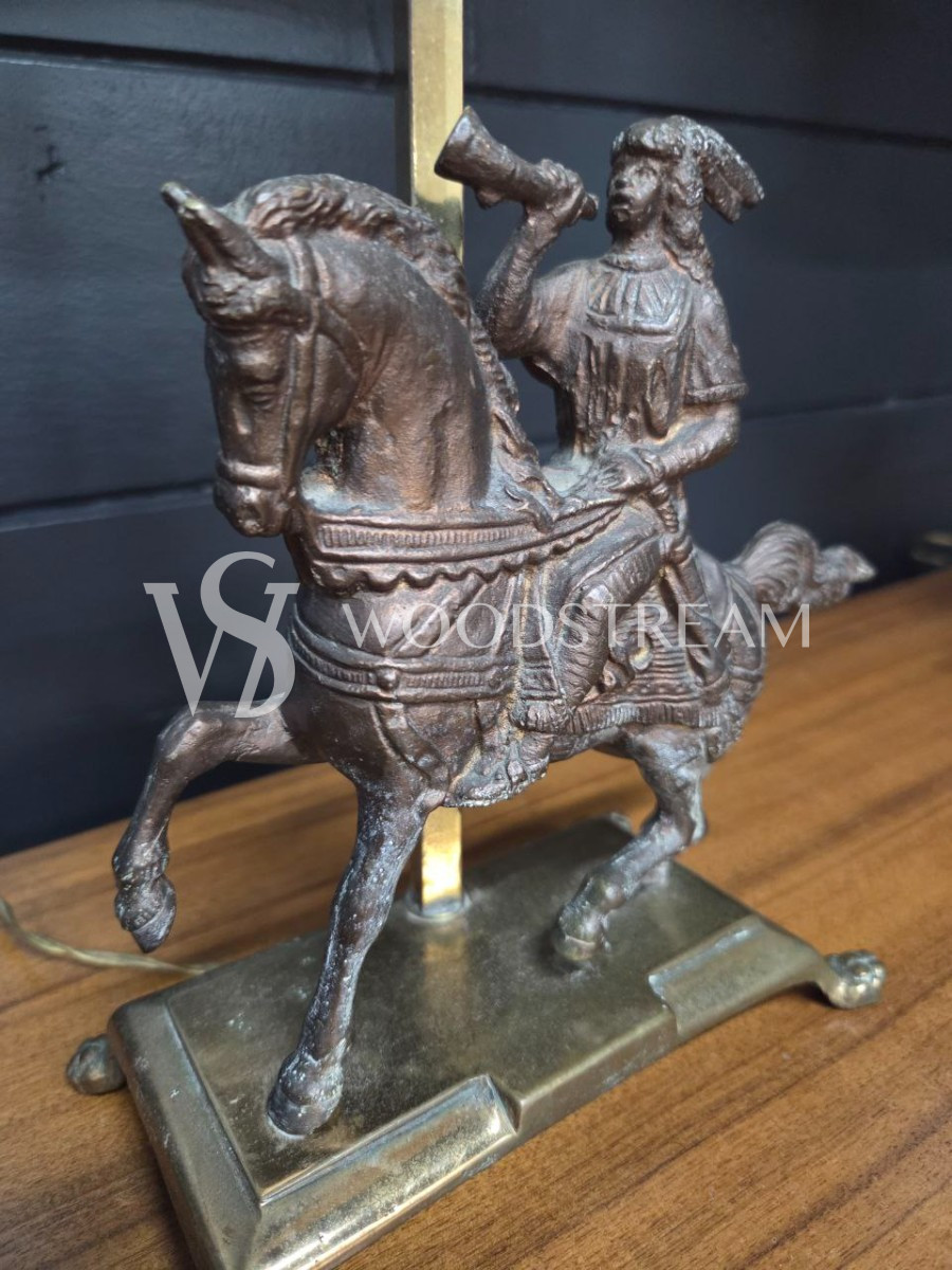 Лампа настольная со скульптурой всадника на коне 2 штуки