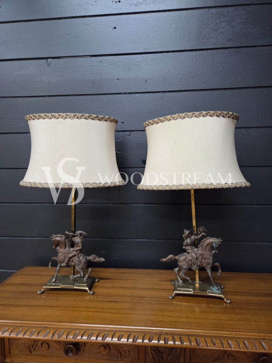 Лампа настольная со скульптурой всадника на коне 2 штуки