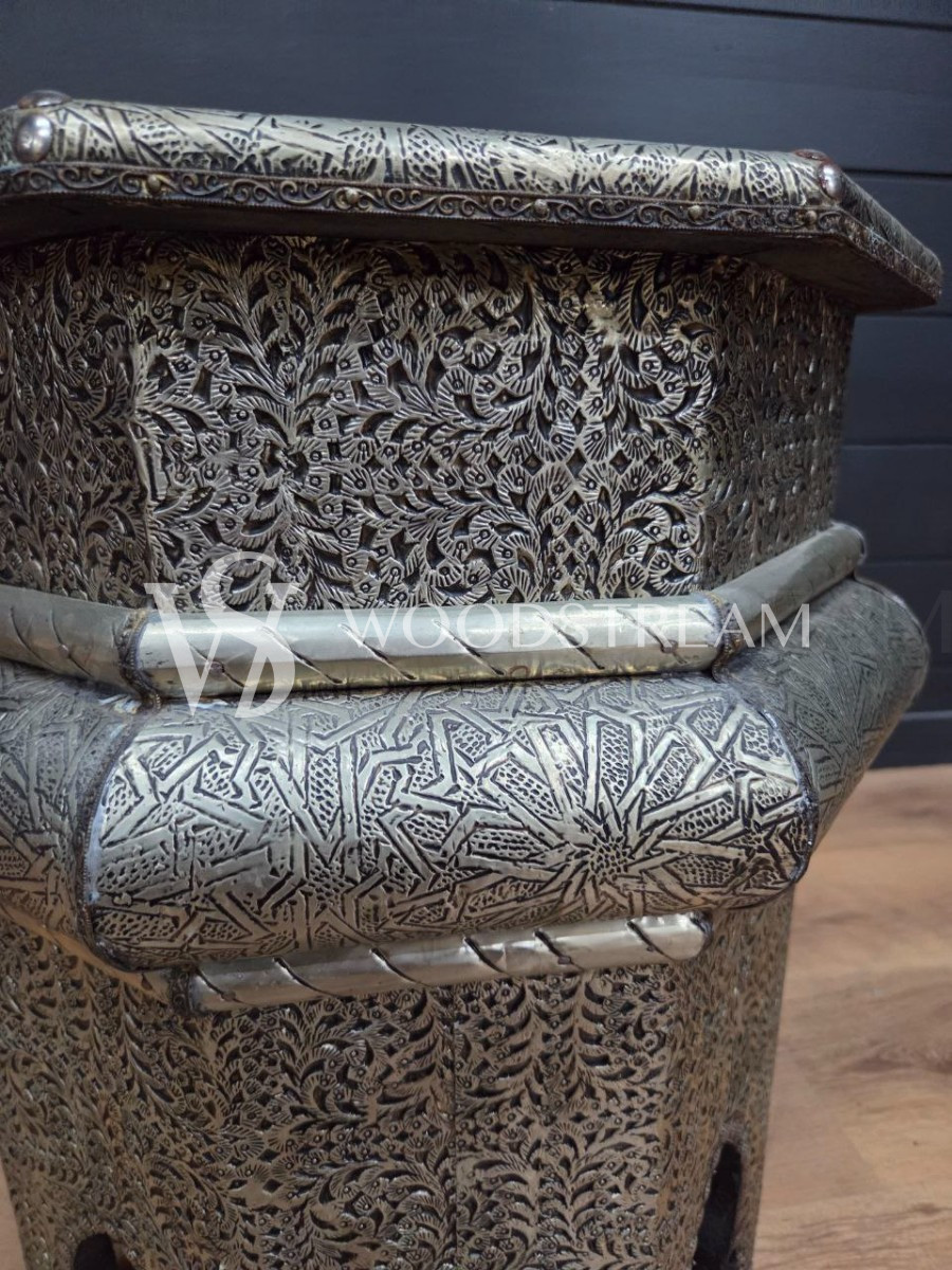 Стол журнальный экспозиционный в восточном стиле