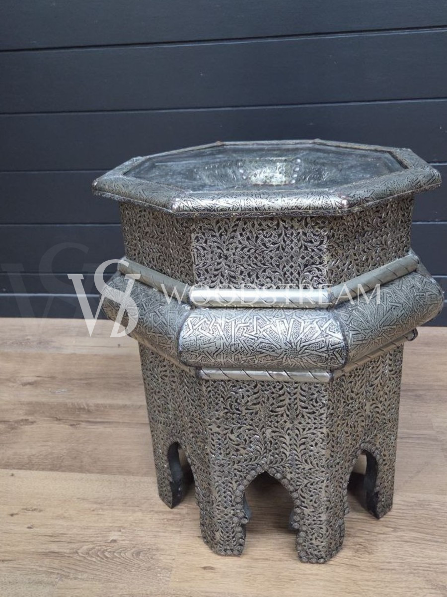 Стол журнальный экспозиционный в восточном стиле