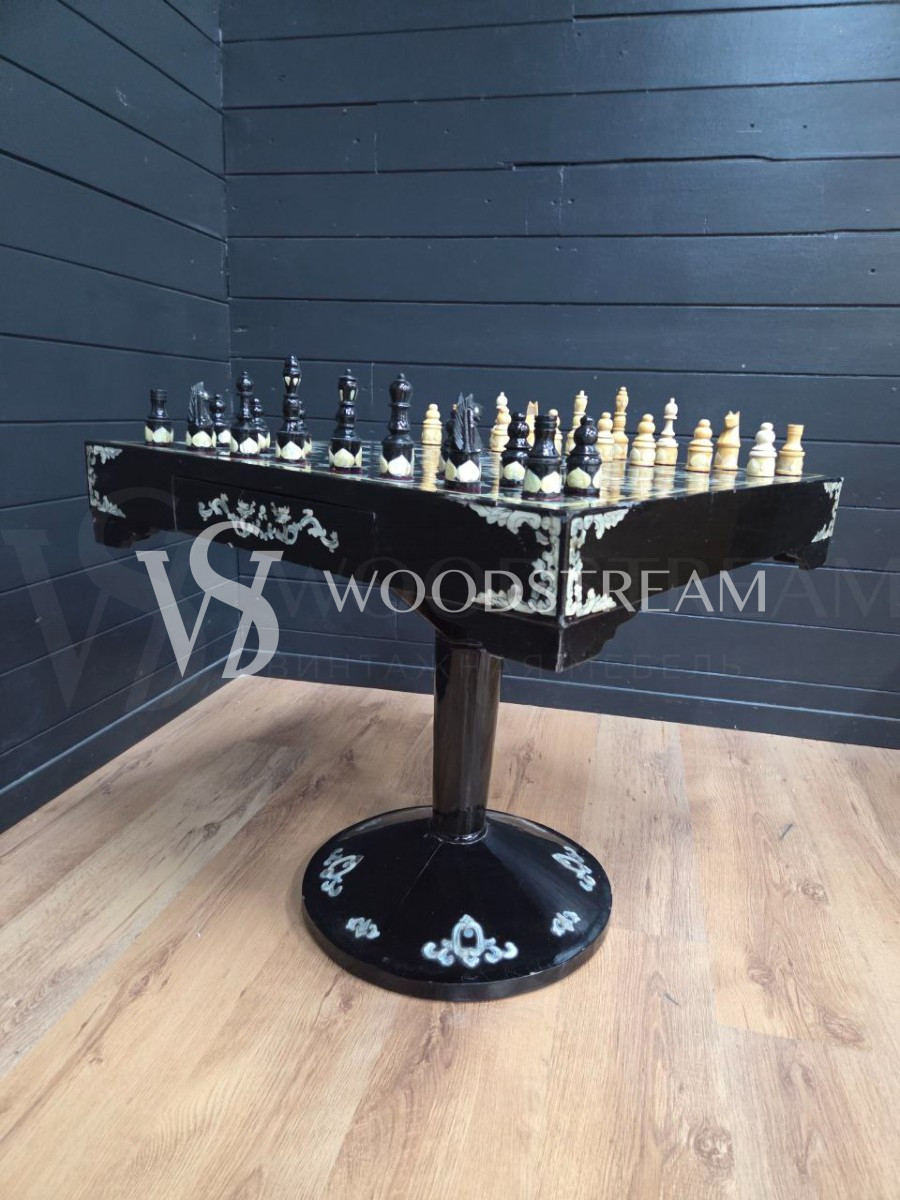 Стол шахматный и Шахматы винтажные