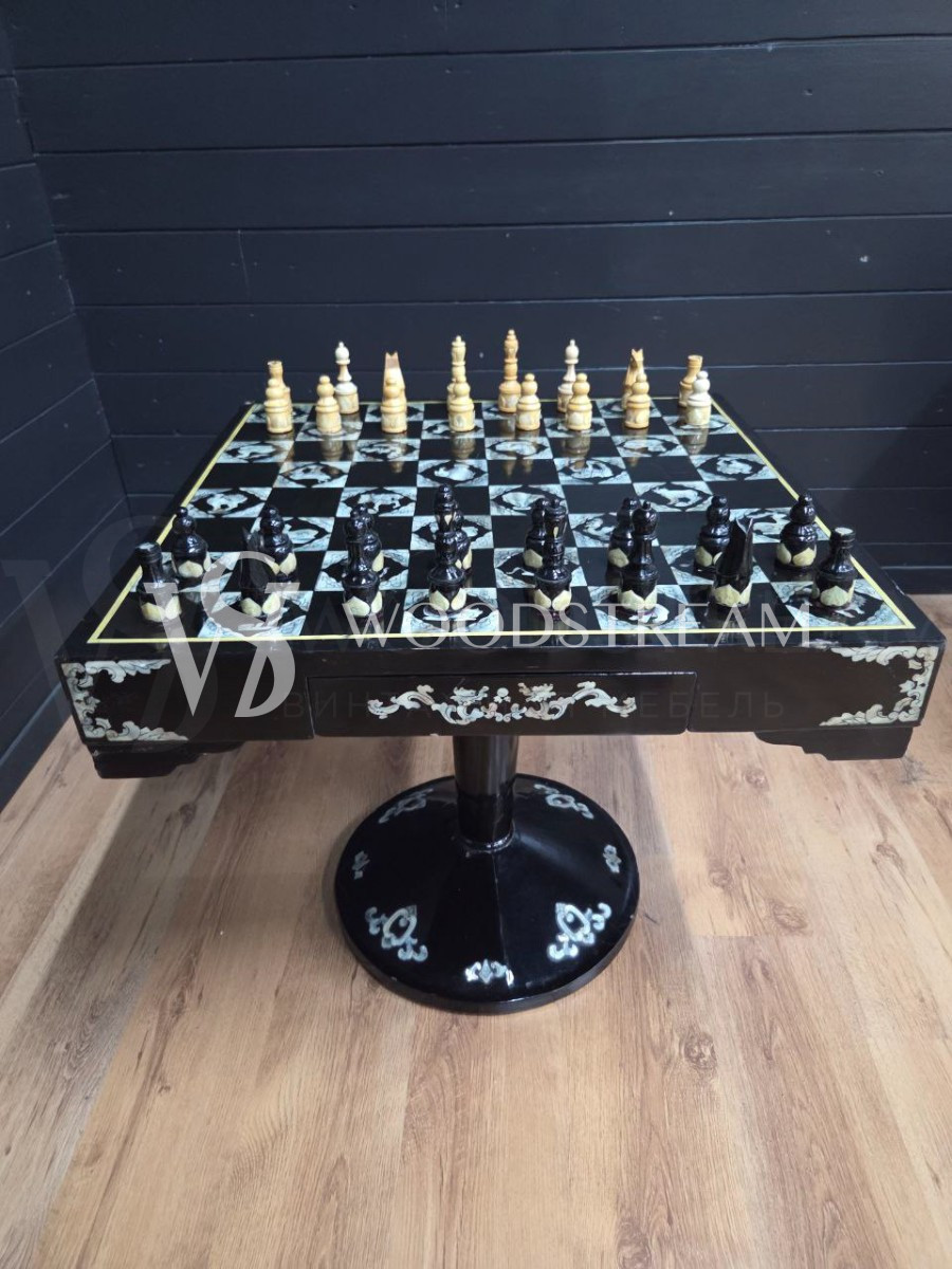 Стол шахматный и Шахматы винтажные