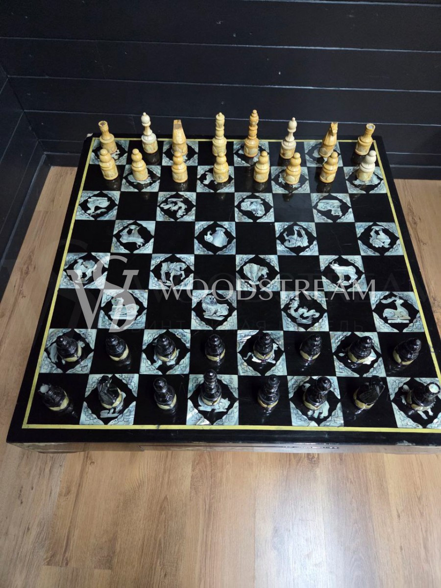 Стол шахматный и Шахматы винтажные