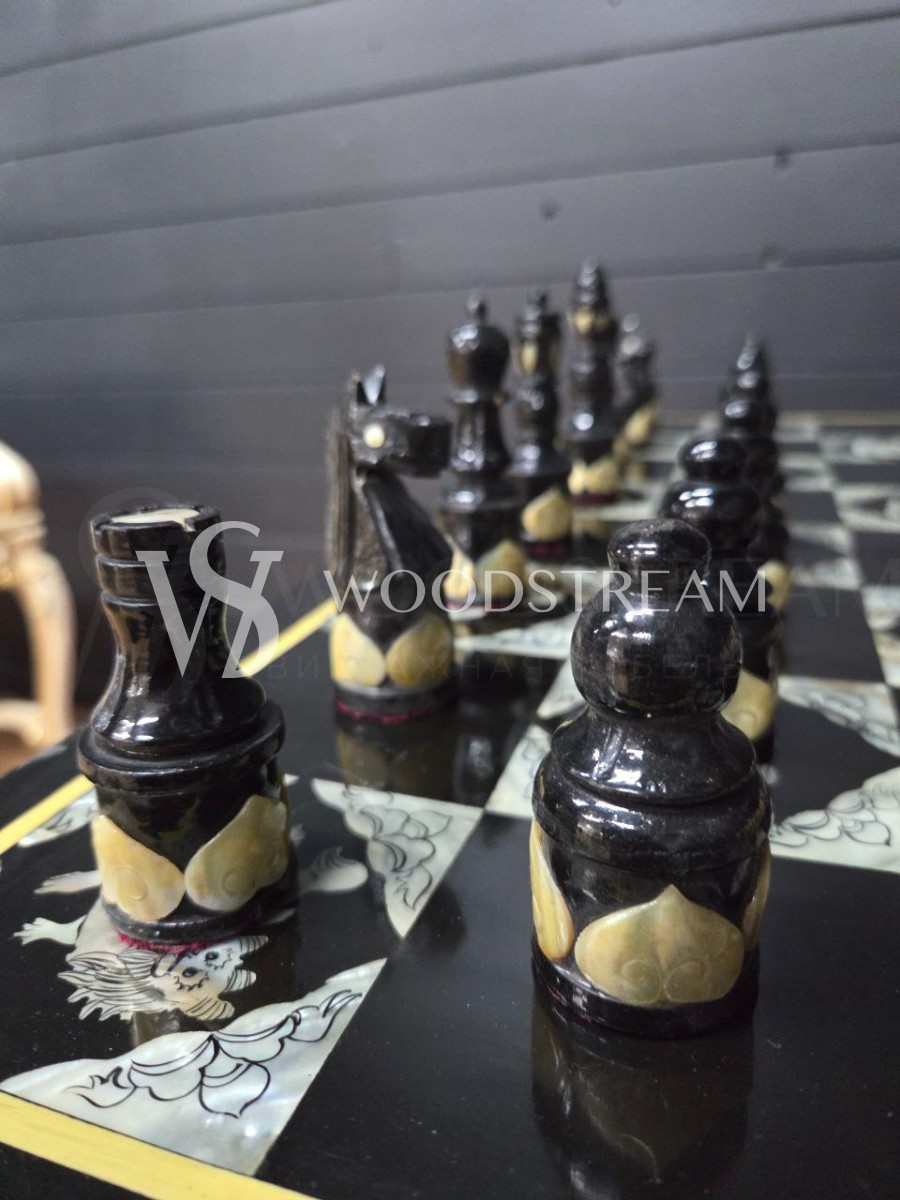 Стол шахматный и Шахматы винтажные