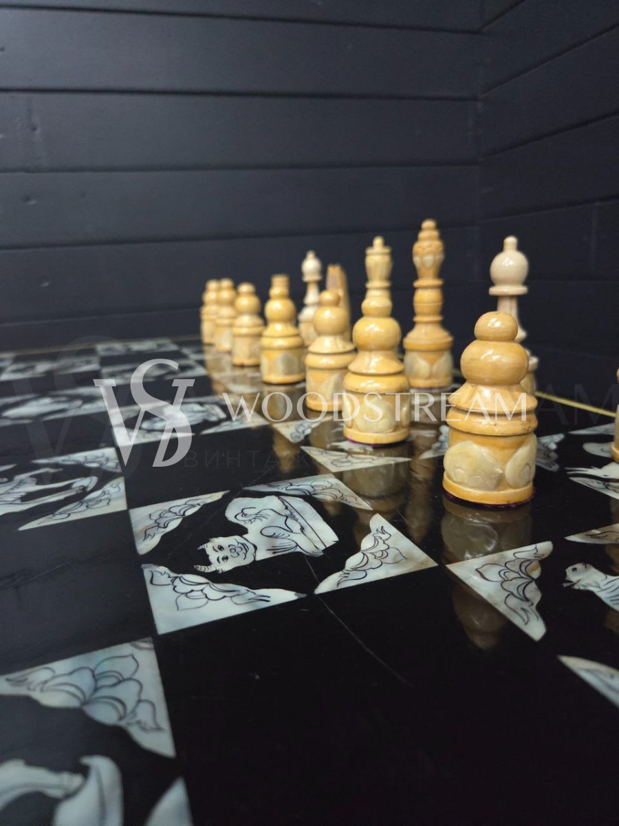 Стол шахматный и Шахматы винтажные