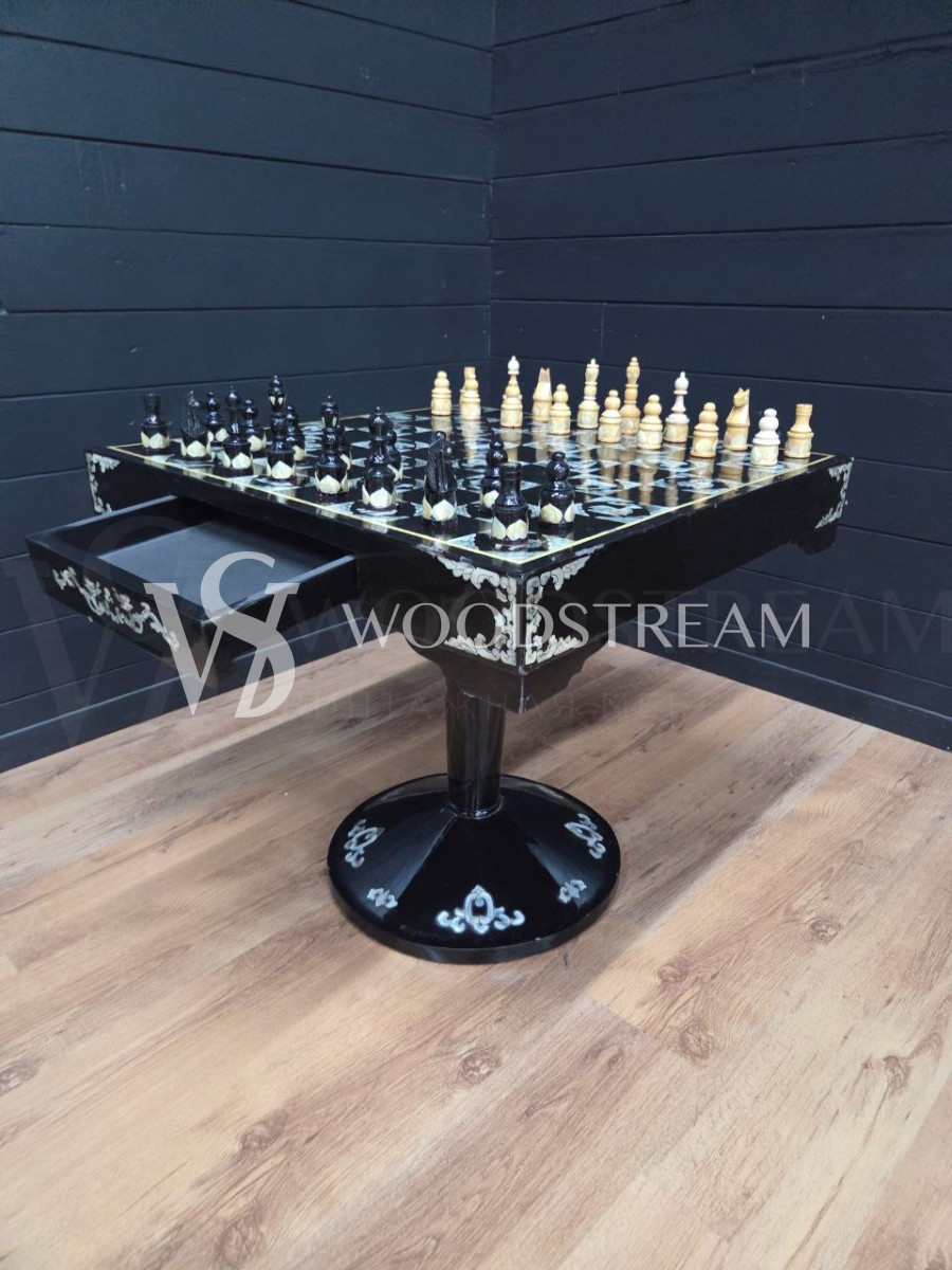 Стол шахматный и Шахматы винтажные