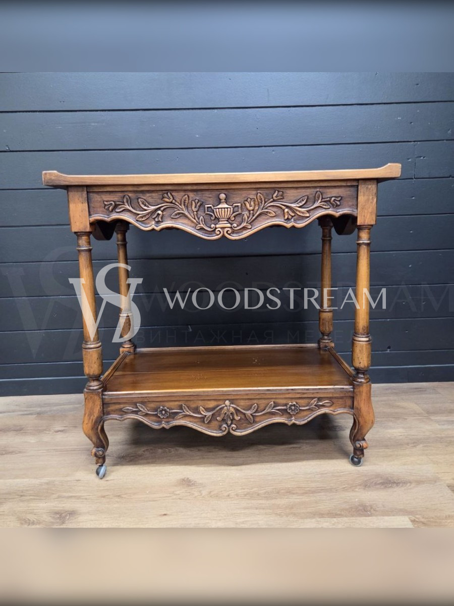 Консоль в стиле ренессанс