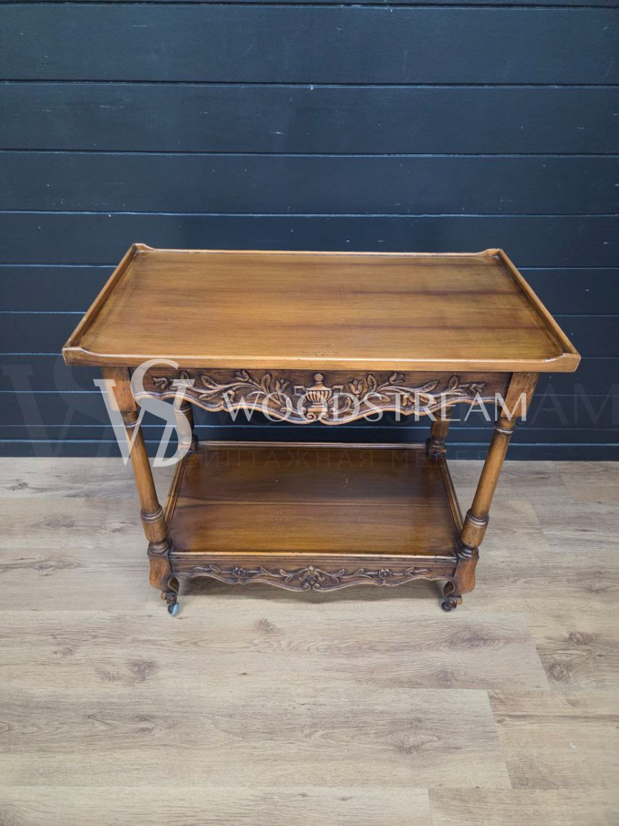 Консоль в стиле ренессанс